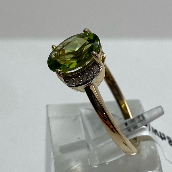 10K Yellow Gold Oval Shape Natural Peridot and 0.08ct Diamond Ring Size 6.75 NEW - Picture 5 of 13